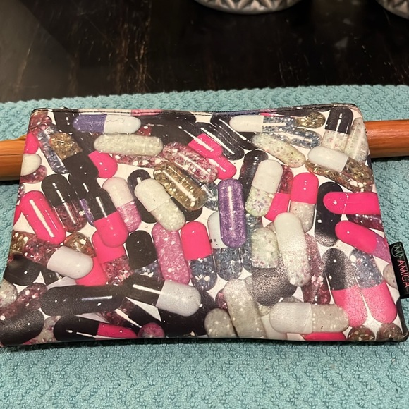 My pills bag, very nice - Picture 2 of 4